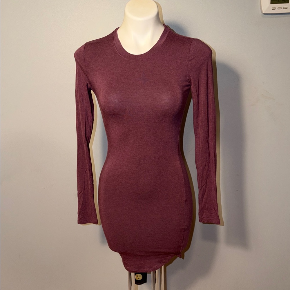 Garage Ladies NWT Long sleeve Bodycon T-Shirt Dress. X-Small. Berry burgundy.